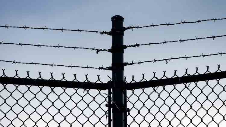 Un deţinut a încercat să se sinucidă în Penitenciarul Vaslui - Bărbatul era condamnat pentru că şi-a violat fiica