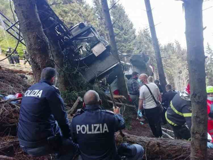 Momentul în care telecabina din Italia se prăbușește - Imaginile șocante au fost făcute publice