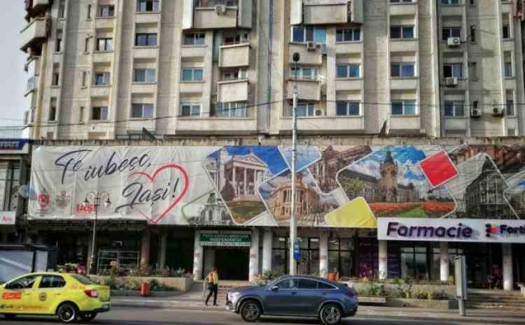 Gafă la Iași: Un banner de promovare a orașului ar conține o clădire din Chișinău