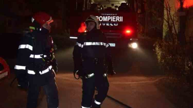 O persoană a murit, două au fost intoxicate cu fum și zeci au fost evacuate în urma unui incediu izbucnit la un bloc din Timișoara