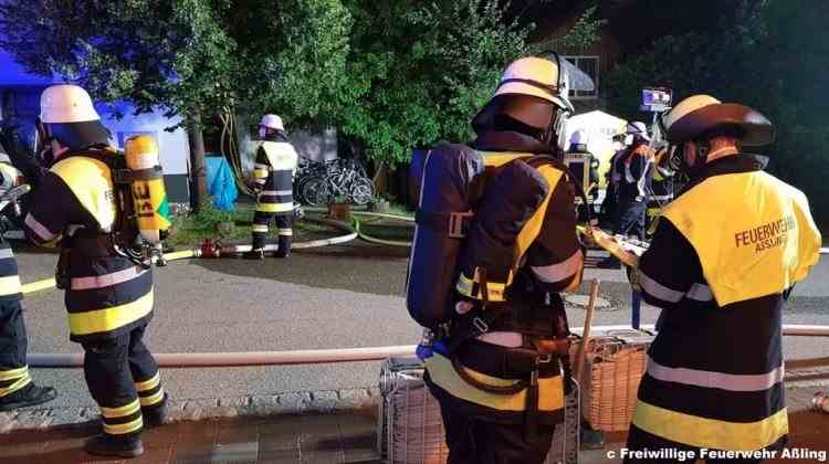 Un român a dat foc unui apartament, în Germania, pentru a-i ucide pe alți cinci români