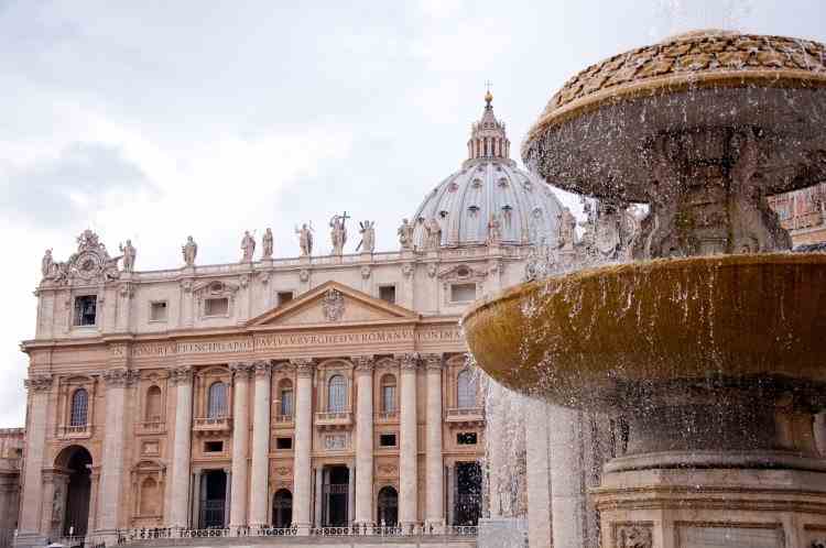 Un bărbat înarmat cu 8 cuțite a încercat să intre în Bazilica Sfântul Petru din Vatican - „Vă omor pe toți!“