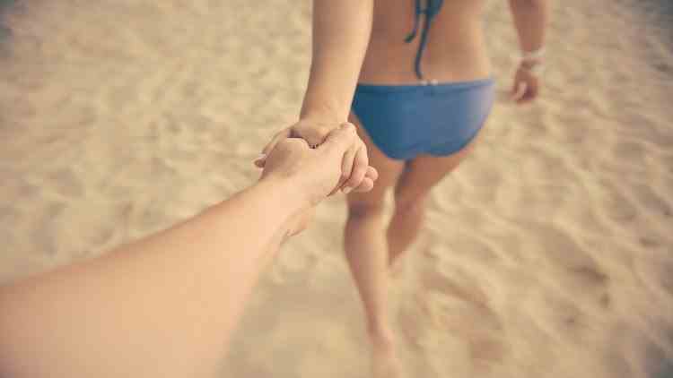 Doi tineri polonezi s-au ales cu dosar penal, după ce au făcut sex în plină zi, pe o plajă din Constanța