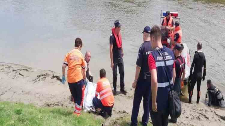 Cei doi bărbați căutați după ce au căzut cu mașina în Dunăre, au fost găsiți morți