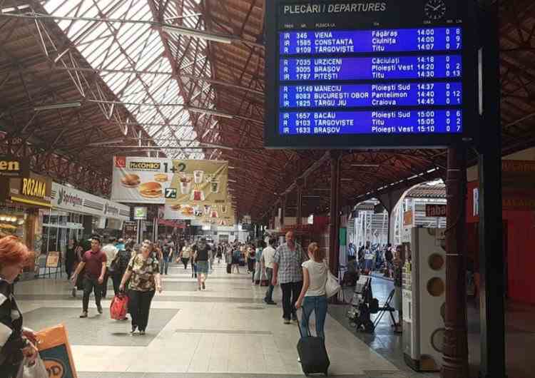 Un tren a plecat fără călători din Gara de Nord - Pasagerii au fost trimiși să-l aștepte la alt peron