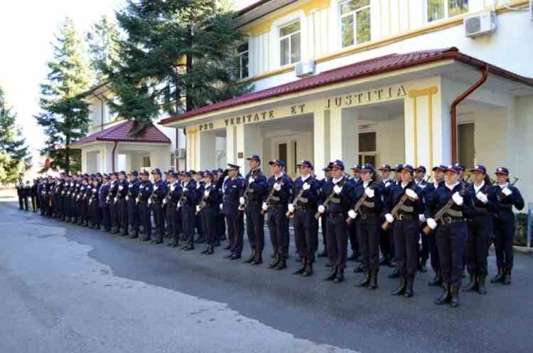 Mii de candidați pentru școlile de Poliție de la Câmpina, Cluj și Oradea - Care sunt criteriile de selecție