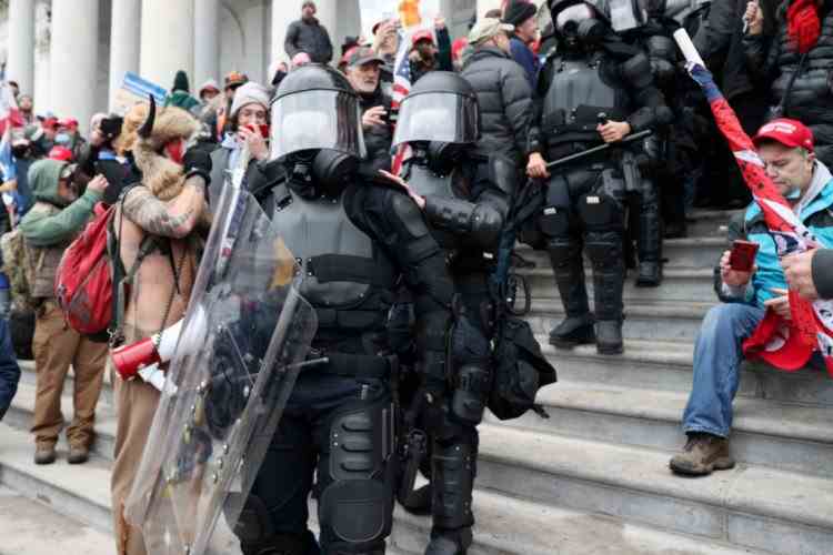 Val de sinucideri printre polițiștii din SUA care au intervenit la revolta de la Capitoliu