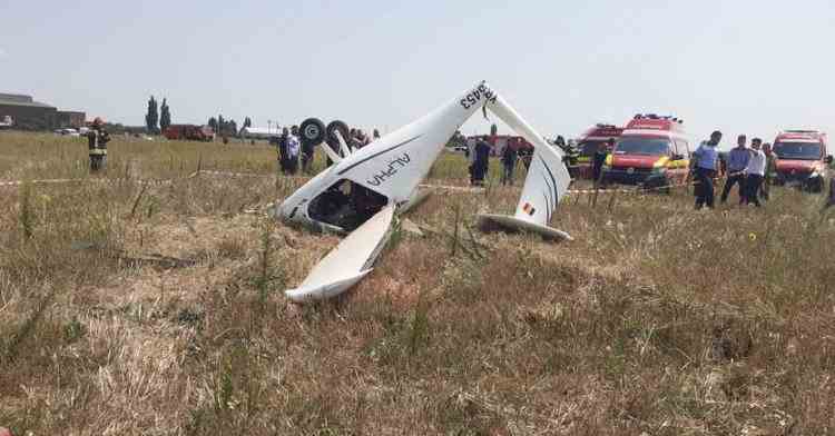 Un avion de mici dimensiuni s-a prăbușit lângă București - Două persoane au fost rănite