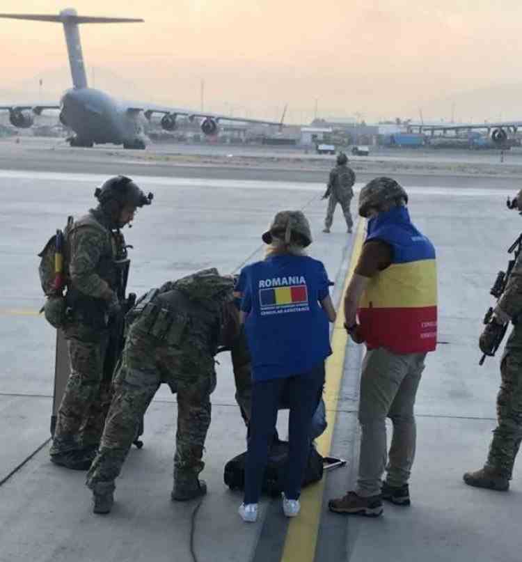 Un singur român a putut fi preluat de aeronava Hercules trimisă la Kabul - Ceilalți cetățeni români nu au putut ajunge la aeroport