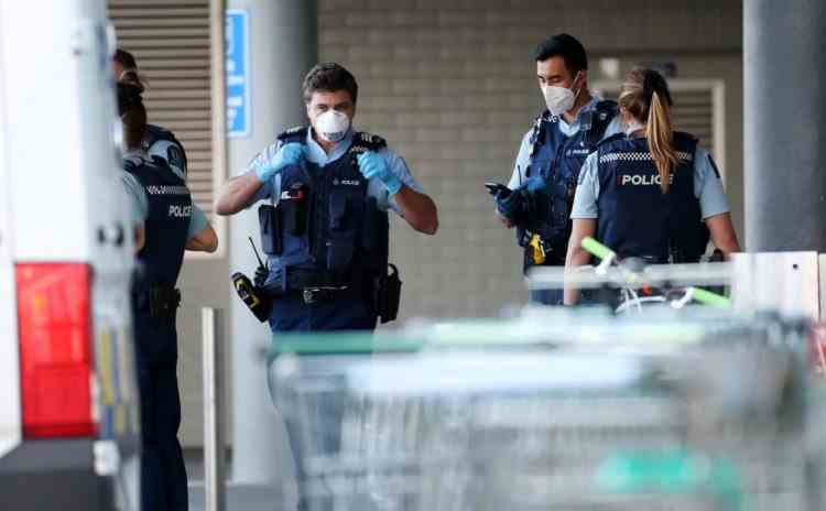 VIDEO: Atac într-un mall din Noua Zeelandă - Mai multe persoane au fost înjunghiate, iar atacatorul a fost împușcat mortal