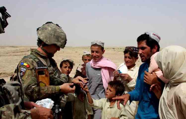 MAE: Încă 80 de cetăţeni afgani au fost evacuaţi în Pakistan - 156 de cetăţeni afgani vor ajunge în România