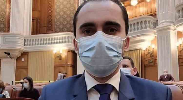 Deputatul Cosmin Şandru, urmărit penal de DNA pentru dare de mită cu privire la moţiunea de demitere a Guvernului