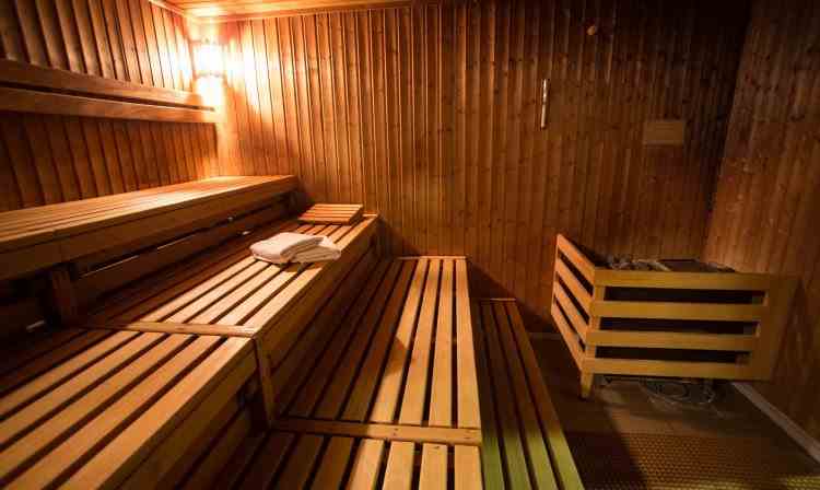 Patru turiști ruși au fost găsiți morți în sauna unui hotel de cinci stele din Albania