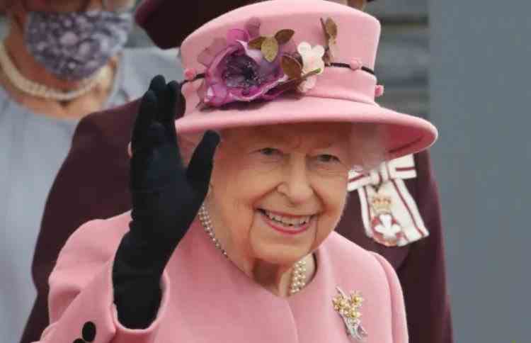 Regina Elisabeta a II-a a petrecut la spital noaptea de miercuri spre joi