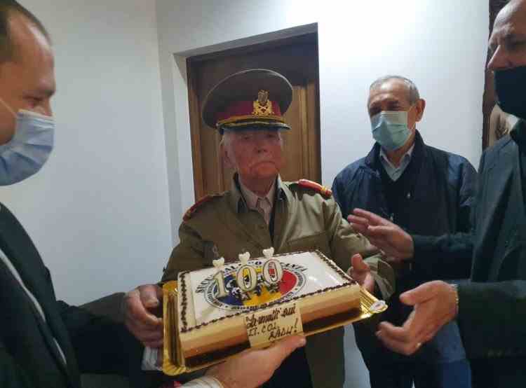 Veteran de război, sărbătorit la Constanța: Locotenent Colonel Negreci Radu a împlinit 100 de ani