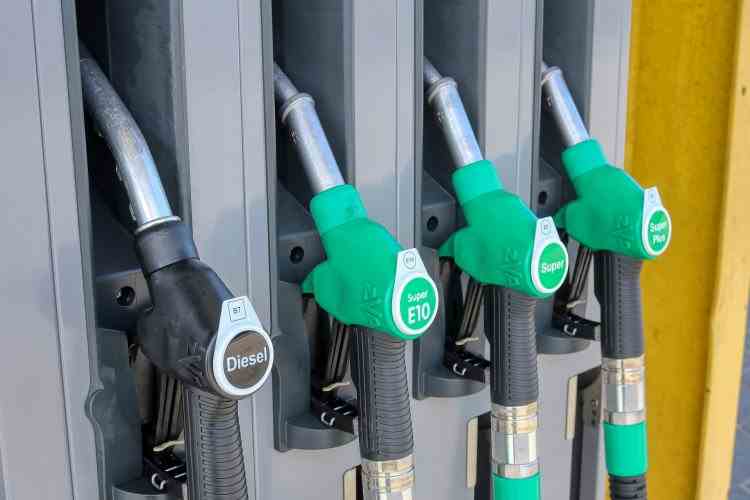 Prețurile la benzină și motorină au crescut cu peste 40%