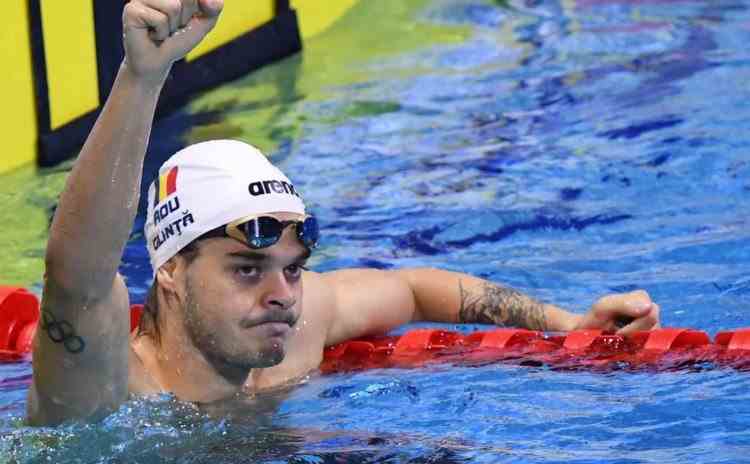 Robert Glinţă a obținut medalia de argint la 100 metri spate la CE de nataţie în bazin scurt