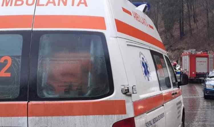 Autospecială ISU, implicată într-un accident în Prahova - Trei pompieri au fost răniți