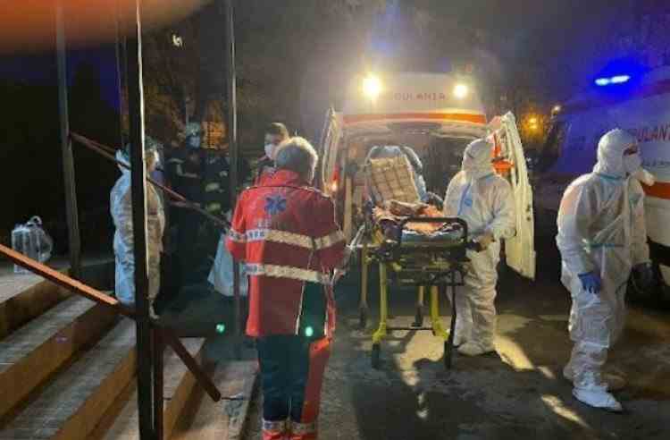 Doi pacienţi au murit carbonizați și o infirmieră a suferit arsuri, în urma unui incendiu izbucnit la un spital din Ploiești