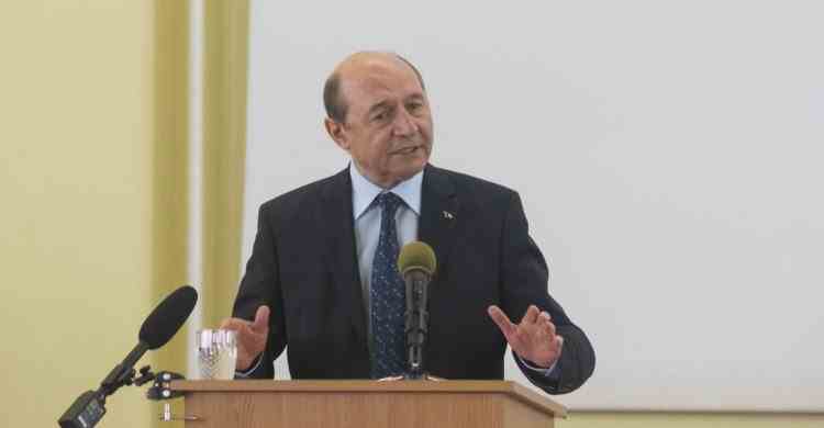 Traian Băsescu: Nu voi participa la niciun fel de discuţie despre fuziunea dintre PMP și PNL