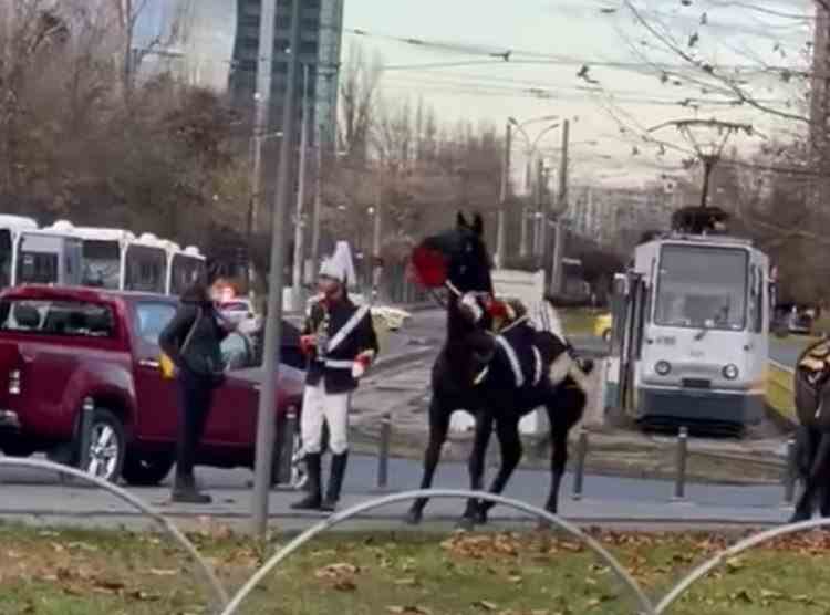 Jandarmul care a căzut de pe cal înaintea paradei de 1 Decembrie a fost trimis, împreună cu un coleg,  în fața procurorilor militari