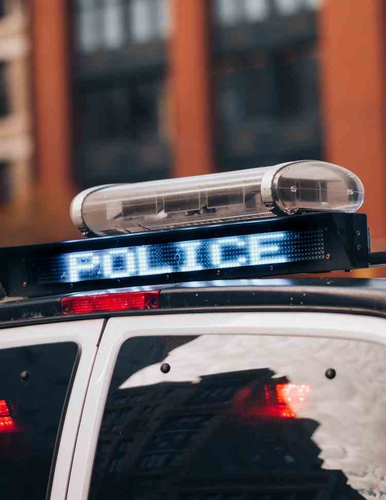 O polițistă din SUA a fost găsită vinovată de uciderea unui șofer de culoare - A confundat arma de serviciu cu pistolul electric