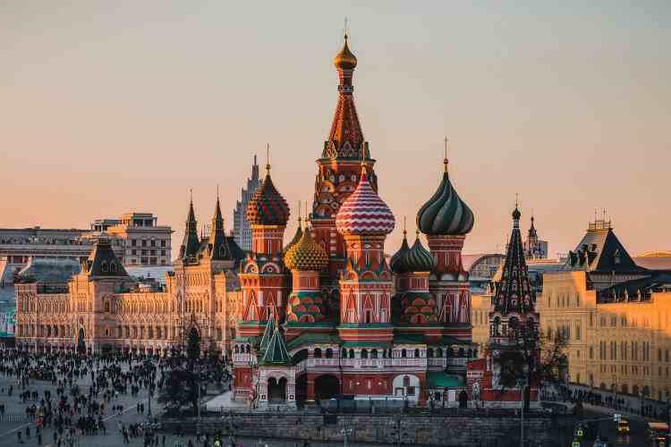 Rusia introduce de miercuri examinarea medicală şi amprentarea pentru străini