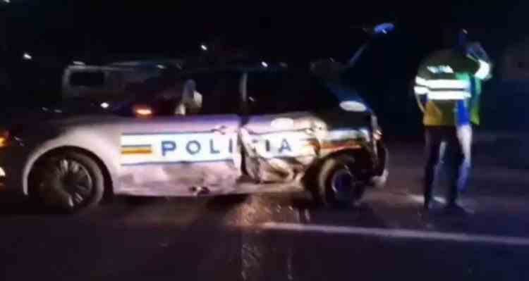 Autospecială radar a Poliției Năsăud, lovită de un șofer care circula cu peste 180 de km/h - Doi polițiști au fost răniți