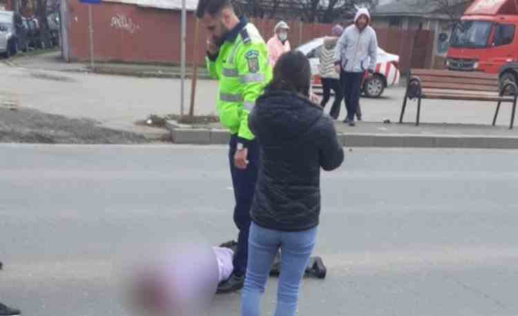 Polițistul care a accidentat mortal o fetiță pe o trecere de pietoni din București, pozat când o verifica dacă e vie cu piciorul, imediat după accident