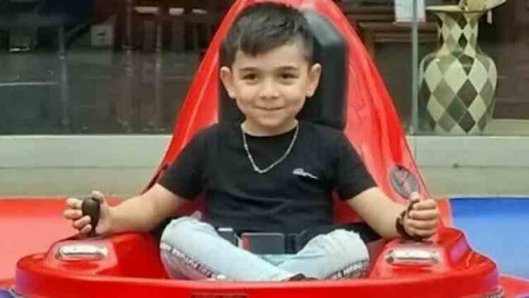 Româncă arestată în Anglia, după ce și-ar fi înjunghiat mortal nepotul de 5 ani