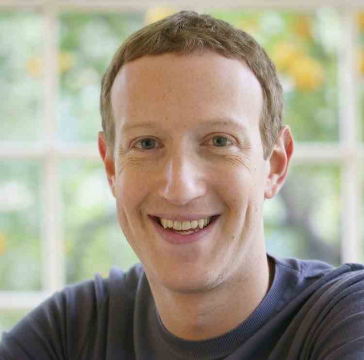 Fondatorul Facebook, Mark Zuckerberg, ar putea ieși din topul celor mai bogaţi 10 oameni ai lumii, după ce a pierdut 31 de miliarde de dolari într-o singură zi