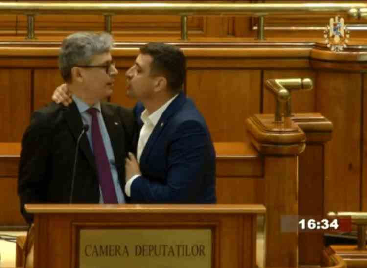 VIDEO - George Simion, acuzat că l-ar fi agresat pe Virgil Popescu, în Parlament: „Nu i-am făcut nimic, i-am zis doar că e un hoț”
