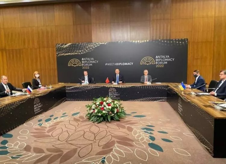 UPDATE: Miniștrii de Externe din Rusia și Ucraina, Serghei Lavrov şi Dmitro Kuleba, se întâlnesc joi în Antalia