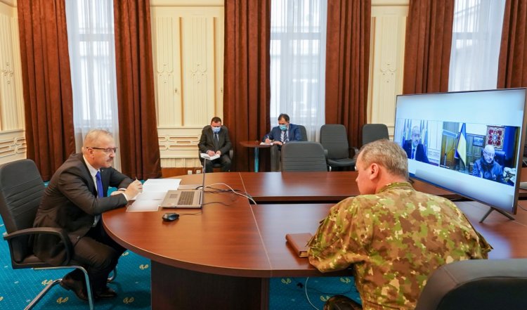 Ministrul Apărării Naționale, Vasile Dîncu, a discutat luni cu ministrul ucrainean al Apărării, Oleksii Reznikov