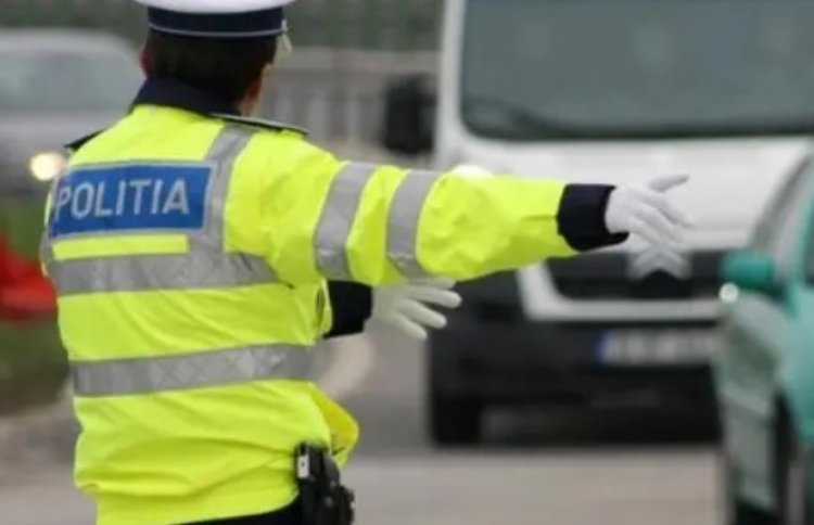 Doi polițiști din Argeș, loviți intenționat cu mașina de un șofer care avea permisul suspendat - Bărbatul a fost reținut pentru ultraj