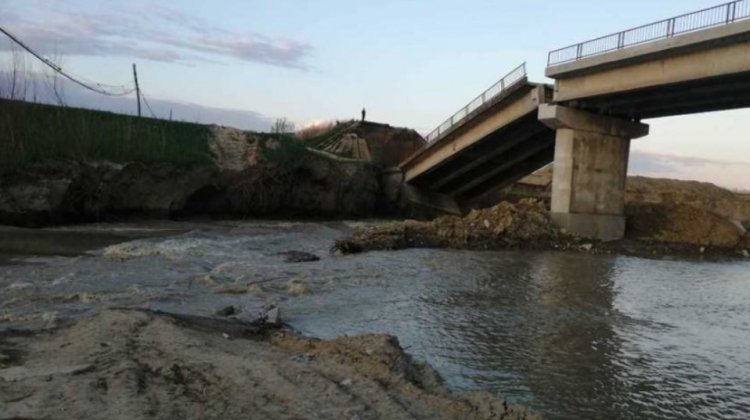 Pod prăbușit în județul Vrancea, din cauza ploilor