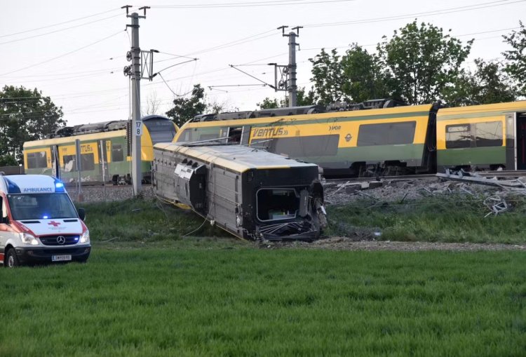 Accident feroviar grav în Austria: O persoană a murit și mai multe au fost rănite, după ce un tren a deraiat în apropiere de Viena