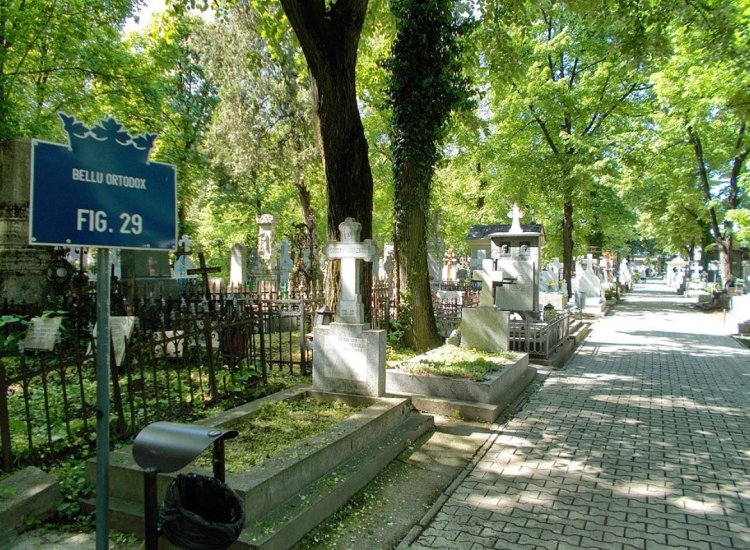 Un mormânt din Cimitirul Bellu a dispărut, cu tot cu oseminte și cu monument funerar