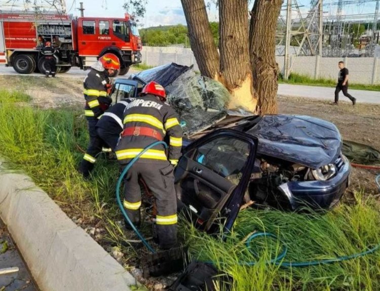 O persoană a murit și o alta a fost grav rănită, într-un accident de circulație produs în Hunedoara
