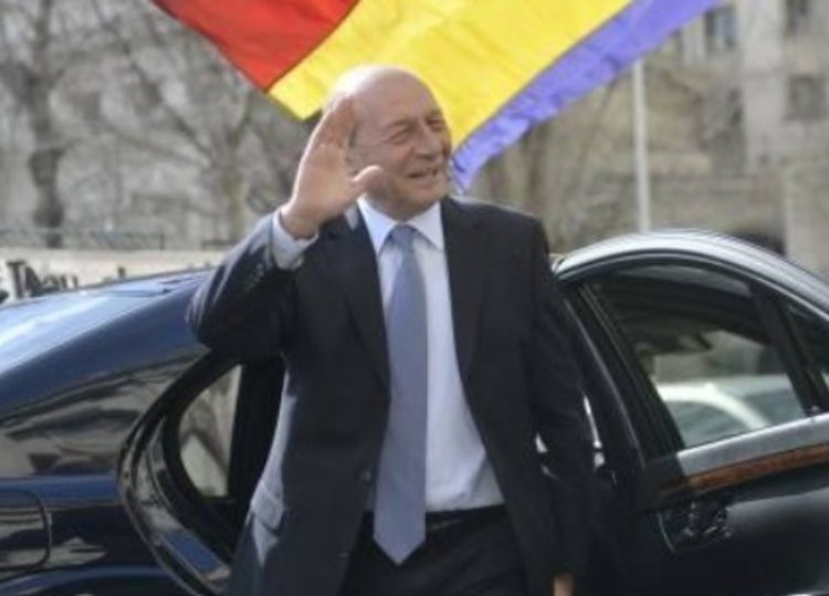 Traian Băsescu s-a prezentat singur la Brigada Poliției Rutiere, după ce a provocat o tamponare, în București