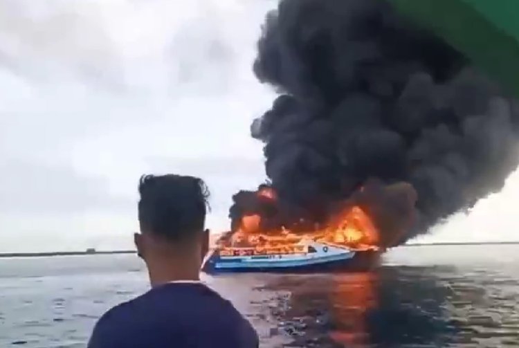 VIDEO: Cel puţin şapte oameni au murit, după ce feribotul în care se aflau a luat foc, în Filipine