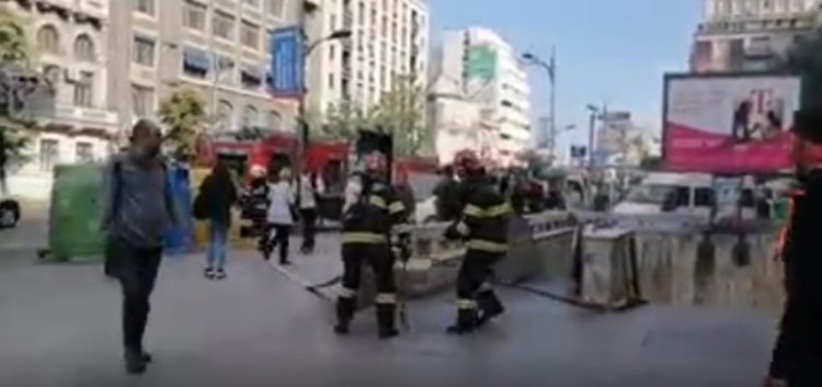 Panică la o stație de metrou din București - Degajări mari de fum