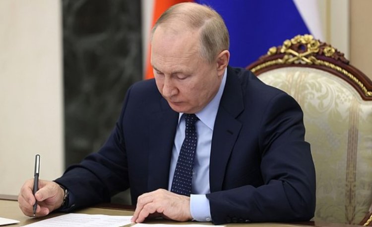 Vladimir Putin a promulgat legea prin care limita de vârstă pentru înrolarea în armata rusă a fost eliminată