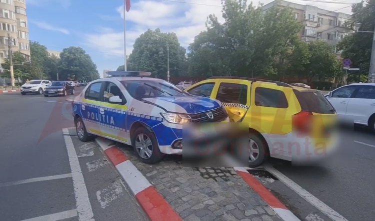 Autospecială de Poliție, lovită de un taxi, la Constanța - O persoană a fost rănită