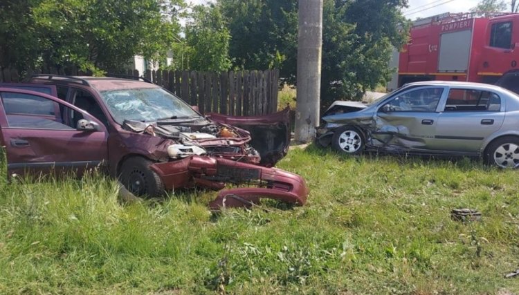 Trei copii şi trei adulţi au fost răniți, în urma unui accident produs în Ialomița