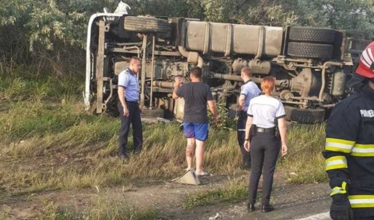 Două persoane au murit după coliziunea dintre o cisternă și un autoturism, în județul Constanța