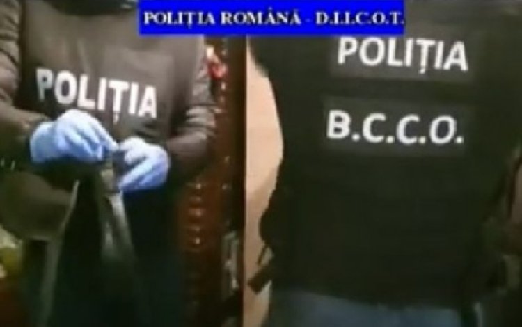 Polițist de la Rutieră, prins cu o pungă cu praf alb, în toaletă, la Saga Festival - Agentul a fost suspendat din funcție