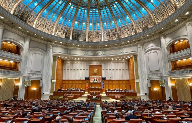 Cine sunt cei 17 parlamentari români care au fost auziţi în Parlament doar la depunerea jurământului