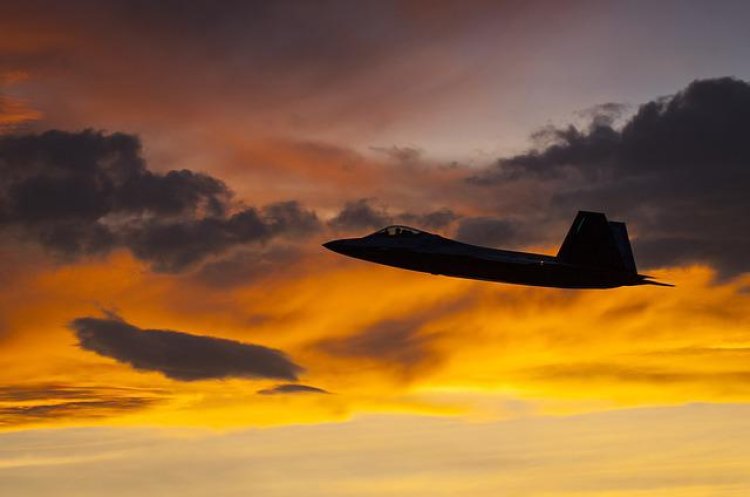 NATO îşi întăreşte flancul de est: mai multe avioane supersonice invizibile pe radar, trimise de americani în Polonia