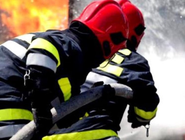 Incendiu la o casă parohială din Bistrița-Năsăud - Preotul a fost rănit